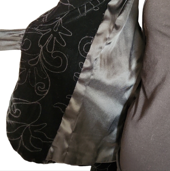 Cynthia Max Black Velvet Party Blazer - Picture 5 of 7